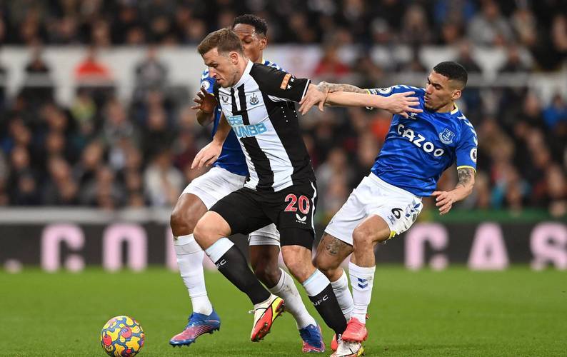 圣吉联欧冠两连败,主场不败金身,客场疲软,需背水一战;马赛客场失利,需突破颓势保级。